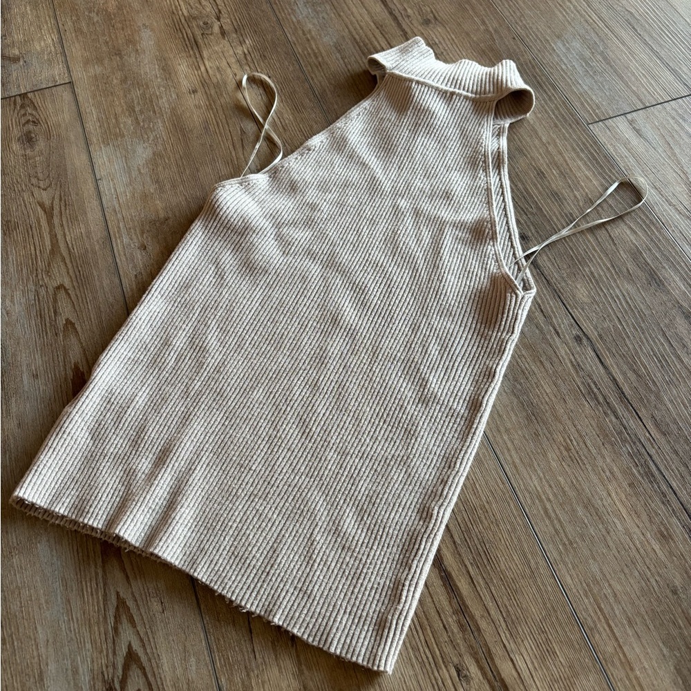 Line & Dot Ribbed Sleeveless Top - Picture 2 of 3